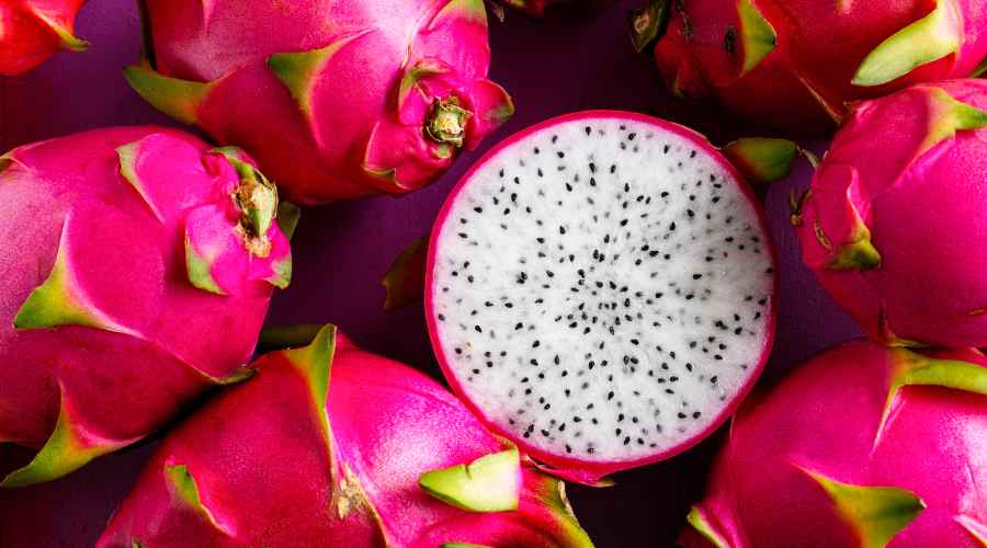 fruto de pitaya, interior blanco y semillas